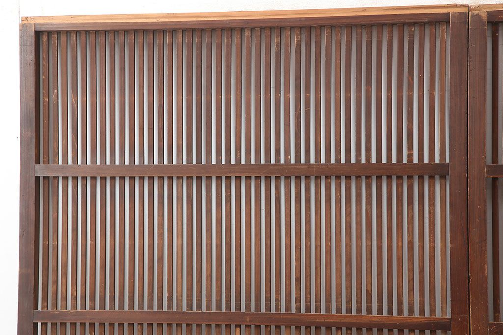 アンティーク建具　昭和初期　木味たっぷりな趣のある格子戸2枚セット　(R-045075)