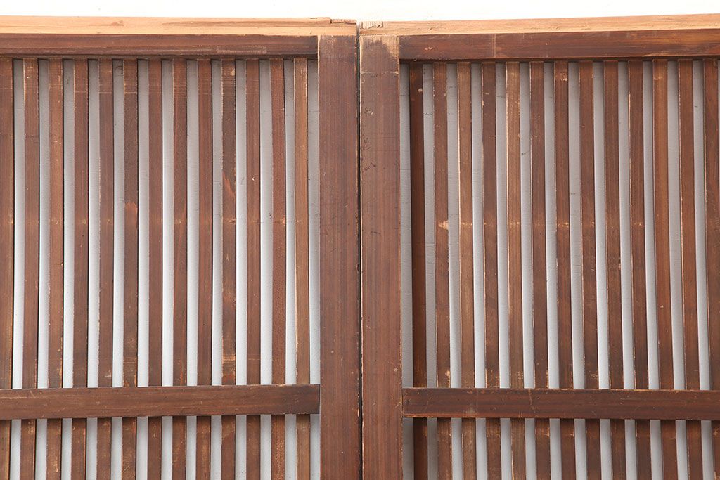 アンティーク建具　昭和初期　木味たっぷりな趣のある格子戸2枚セット　(R-045075)