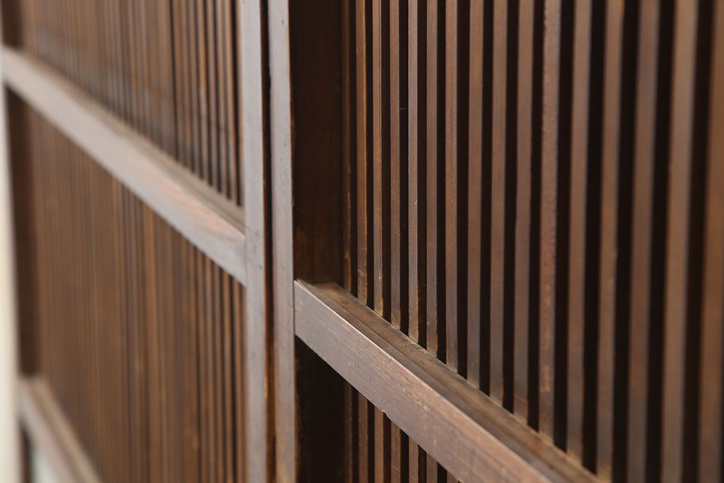 アンティーク建具　昭和初期　木味たっぷりな趣のある格子戸2枚セット　(R-045075)