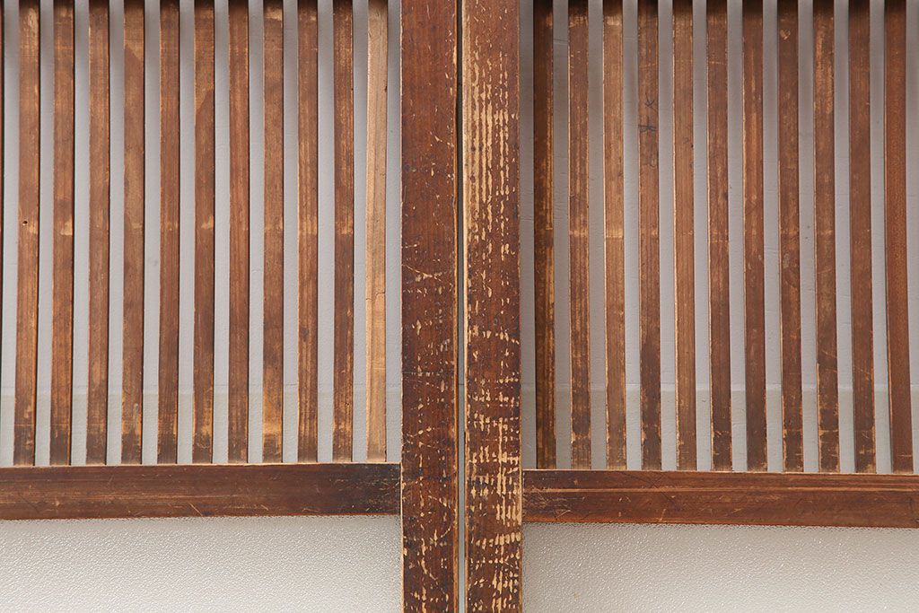 アンティーク建具　昭和初期　木味たっぷりな趣のある格子戸2枚セット　(R-045075)