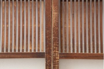 アンティーク建具　昭和初期　木味たっぷりな趣のある格子戸2枚セット　(R-045075)