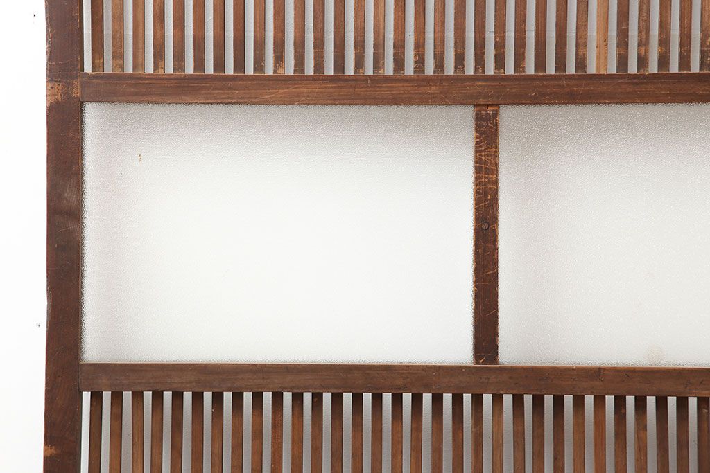 アンティーク建具　昭和初期　木味たっぷりな趣のある格子戸2枚セット　(R-045075)