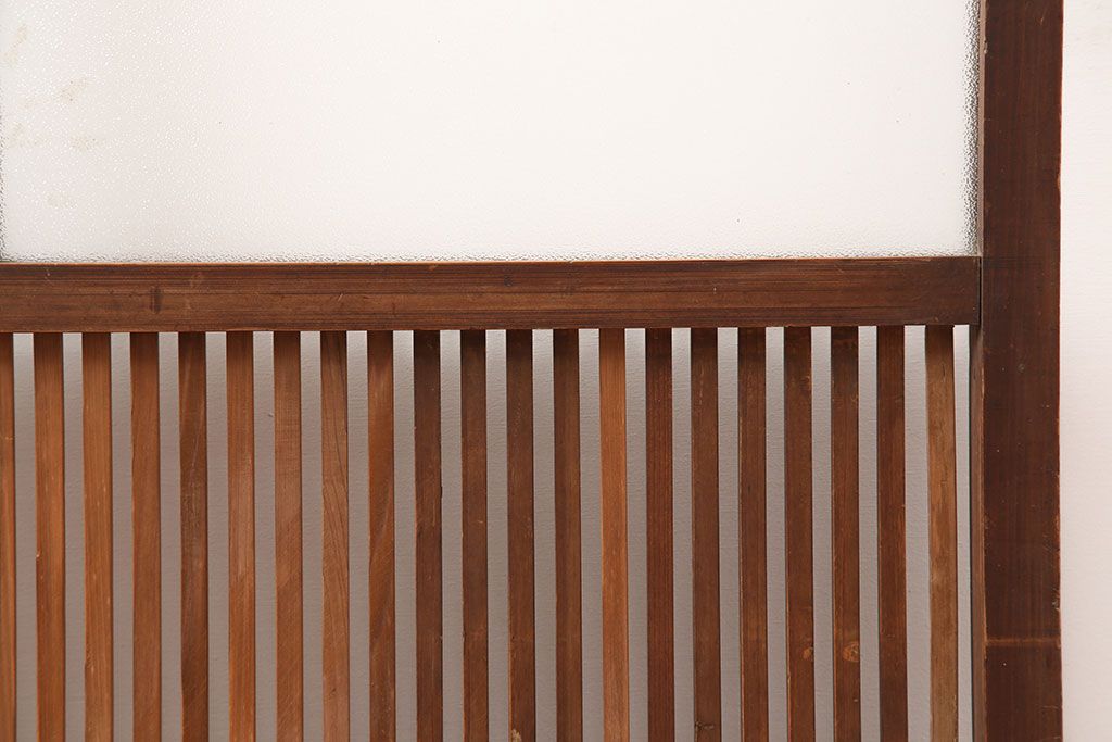 アンティーク建具　昭和初期　木味たっぷりな趣のある格子戸2枚セット　(R-045075)