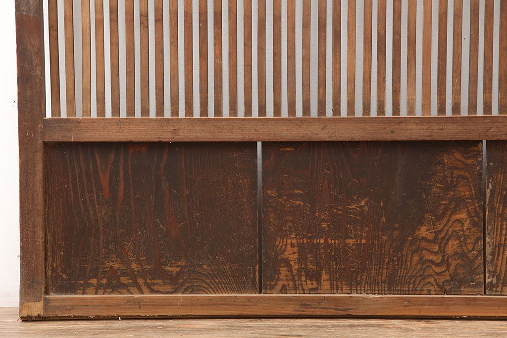 アンティーク建具　昭和初期　木味たっぷりな趣のある格子戸2枚セット　(R-045075)