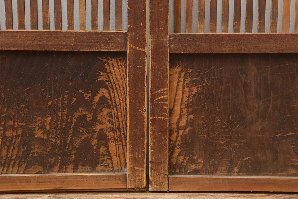 アンティーク建具　昭和初期　木味たっぷりな趣のある格子戸2枚セット　(R-045075)