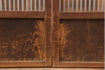 アンティーク建具　昭和初期　木味たっぷりな趣のある格子戸2枚セット　(R-045075)