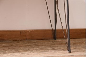 アンティーク家具　古材ケヤキ一枚板　鉄脚リメイク　くっきりとした木目が魅力のサイドテーブル(センターテーブル、ベンチ、飾り台)(R-045081)