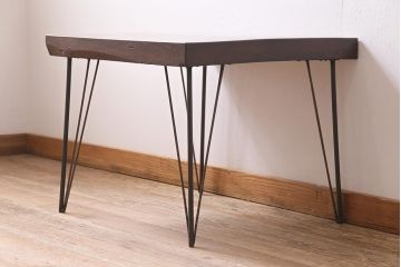 アンティーク家具　古材ケヤキ一枚板　鉄脚リメイク　個性的なデザインが魅力のサイドテーブル(ベンチ、飾り台)(R-045082)