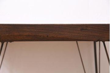 アンティーク家具　古材ケヤキ一枚板　鉄脚リメイク　個性的なデザインが魅力のサイドテーブル(ベンチ、飾り台)(R-045082)