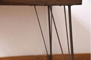 アンティーク家具　古材ケヤキ一枚板　鉄脚リメイク　個性的なデザインが魅力のサイドテーブル(ベンチ、飾り台)(R-045082)