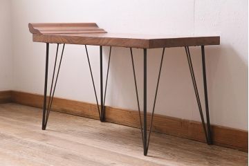 アンティーク家具　古材ケヤキ一枚板　鉄脚リメイク　個性的なデザインが魅力のサイドテーブル(センターテーブル、ベンチ、飾り台)(R-045083)