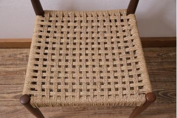 ヴィンテージ家具　北欧ビンテージ　チーク材　丁寧に編み込まれた座面が魅力のダイニングチェア(椅子、デスクチェア)(R-045091)