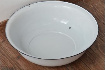 ビンテージ　琺瑯　洗面器　大きなホーローたらい(ほうろう、手洗い桶、ボウル、タライ)(R-045098)