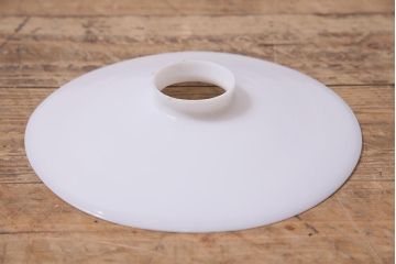 アンティーク照明　昭和レトロ　やわらかな光を放つ平笠シェードの吊り下げ照明(ペンダントライト、天井照明、電笠)(R-045124)