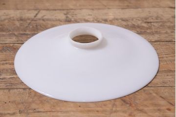 アンティーク照明　昭和レトロ　やわらかな光を放つ平笠シェードの吊り下げ照明(ペンダントライト、天井照明、電笠)(R-045126)