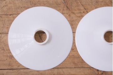 アンティーク照明　昭和レトロ　やわらかな光を放つ平笠シェードの吊り下げ照明2個セット(ペンダントライト、天井照明、電笠)(R-045127)