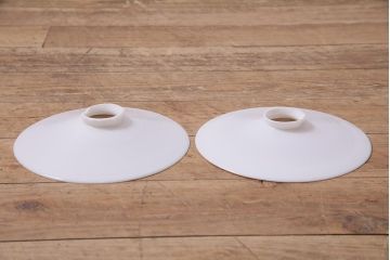 アンティーク照明　昭和レトロ　やわらかな光を放つ平笠シェードの吊り下げ照明2個セット(ペンダントライト、天井照明、電笠)(R-045127)