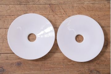 アンティーク照明　昭和レトロ　やわらかな光を放つ平笠シェードの吊り下げ照明2個セット(ペンダントライト、天井照明、電笠)(R-045127)