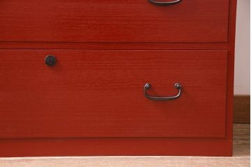 アンティーク家具　総桐材　カシュー　朱塗りの美しい色合いがモダンな桐箪笥(タンス、たんす、衣装箪笥)(R-045129)