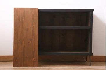 アンティーク家具　大正昭和初期　リメイク　メンズライクなお部屋におすすめの脚付きリビングボード(収納棚、戸棚、テレビ台)(R-045131)