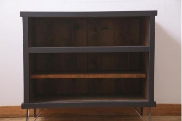 アンティーク家具　大正昭和初期　リメイク　メンズライクなお部屋におすすめの脚付きリビングボード(収納棚、戸棚、テレビ台)(R-045131)