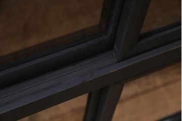 アンティーク家具　大正昭和初期　リメイク　メンズライクなお部屋におすすめの脚付きリビングボード(収納棚、戸棚、テレビ台)(R-045131)