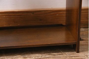 アンティーク家具　ナラ材　楔式　透かし　卓上にも置ける小ぶりな本棚(飾り棚、シェルフ)(R-045133)