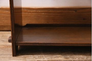 アンティーク家具　ナラ材　楔式　透かし　卓上にも置ける小ぶりな本棚(飾り棚、シェルフ)(R-045133)