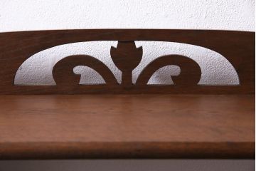 アンティーク家具　昭和レトロ　栓材　楔式　透かしがおしゃれな本棚(飾り棚、シェルフ)(R-045134)