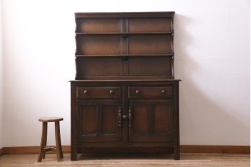 ヴィンテージ家具　イギリスビンテージ　ERCOL(アーコール)　Old Colonial(オールドコロニアル)　気品と風格が漂うカップボード(本棚、ブックシェルフ、食器棚)(R-045136)