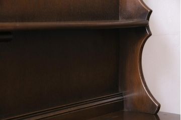 ヴィンテージ家具　イギリスビンテージ　ERCOL(アーコール)　Old Colonial(オールドコロニアル)　気品と風格が漂うカップボード(本棚、ブックシェルフ、食器棚)(R-045136)