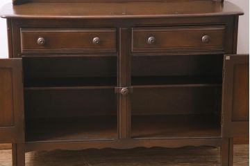 ヴィンテージ家具　イギリスビンテージ　ERCOL(アーコール)　Old Colonial(オールドコロニアル)　気品と風格が漂うカップボード(本棚、ブックシェルフ、食器棚)(R-045136)