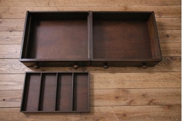 ヴィンテージ家具　イギリスビンテージ　ERCOL(アーコール)　Old Colonial(オールドコロニアル)　気品と風格が漂うカップボード(本棚、ブックシェルフ、食器棚)(R-045136)