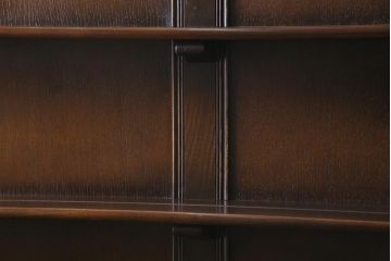 ヴィンテージ家具　イギリスビンテージ　ERCOL(アーコール)　Old Colonial(オールドコロニアル)　気品と風格が漂うカップボード(本棚、ブックシェルフ、食器棚)(R-045136)
