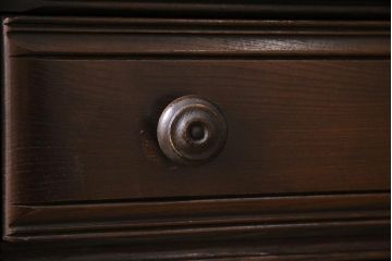 ヴィンテージ家具　イギリスビンテージ　ERCOL(アーコール)　Old Colonial(オールドコロニアル)　気品と風格が漂うカップボード(本棚、ブックシェルフ、食器棚)(R-045136)