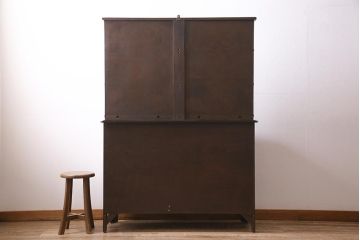 ヴィンテージ家具　イギリスビンテージ　ERCOL(アーコール)　Old Colonial(オールドコロニアル)　気品と風格が漂うカップボード(本棚、ブックシェルフ、食器棚)(R-045136)
