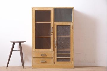 アンティーク家具　昭和中期　ダイヤガラス入り　レトロな雰囲気が魅力のガラス戸棚(収納棚、食器棚)(R-045143)