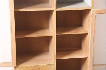 アンティーク家具　昭和中期　ダイヤガラス入り　レトロな雰囲気が魅力のガラス戸棚(収納棚、食器棚)(R-045143)