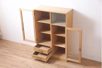 アンティーク家具　昭和中期　ダイヤガラス入り　レトロな雰囲気が魅力のガラス戸棚(収納棚、食器棚)(R-045143)