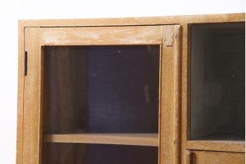 アンティーク家具　昭和中期　ダイヤガラス入り　レトロな雰囲気が魅力のガラス戸棚(収納棚、食器棚)(R-045143)