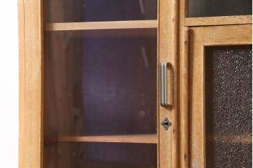 アンティーク家具　昭和中期　ダイヤガラス入り　レトロな雰囲気が魅力のガラス戸棚(収納棚、食器棚)(R-045143)