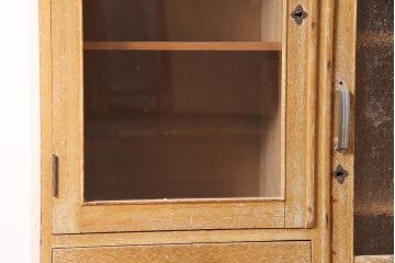 アンティーク家具　昭和中期　ダイヤガラス入り　レトロな雰囲気が魅力のガラス戸棚(収納棚、食器棚)(R-045143)