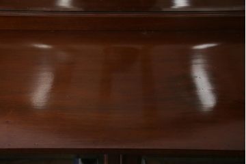 アンティーク家具　イギリスアンティーク　マホガニー材　ミラーバック　品の良い象眼細工入りのキャビネット(飾り棚、収納棚)(R-045147)