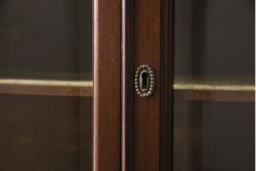 アンティーク家具　イギリスアンティーク　マホガニー材　ミラーバック　品の良い象眼細工入りのキャビネット(飾り棚、収納棚)(R-045147)