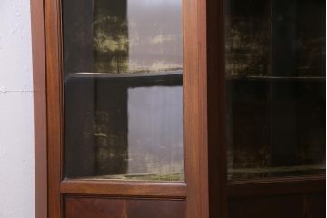 アンティーク家具　イギリスアンティーク　マホガニー材　ミラーバック　品の良い象眼細工入りのキャビネット(飾り棚、収納棚)(R-045147)