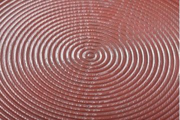 明治〜大正　朱塗　轆轤目欅　丸盆(ケヤキ、渦巻、根来?)(R-045153)