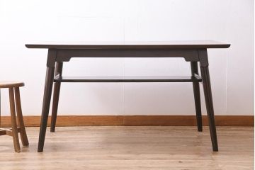 ビンテージ　松本民芸家具　洗練された佇まいが魅力の棚付きダイニングテーブル(食卓)(R-045169)