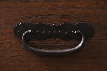 アンティーク家具　明治大正期　天板リメイク　総桐材の上質な箪笥ローボード(テレビ台、テレビボード、衣装箪笥、和タンス)(R-045170)