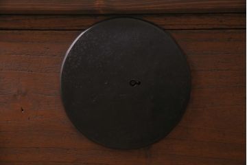 アンティーク家具　明治大正期　天板リメイク　総桐材　大きな丸金具が目を引く箪笥ローボード(衣装箪笥、チェスト、引き出し、リビングボード、和タンス)(R-045171)