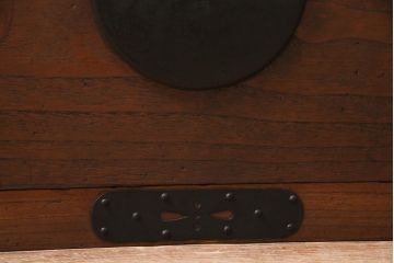 アンティーク家具　明治大正期　天板リメイク　総桐材　大きな丸金具が目を引く箪笥ローボード(衣装箪笥、チェスト、引き出し、リビングボード、和タンス)(R-045171)